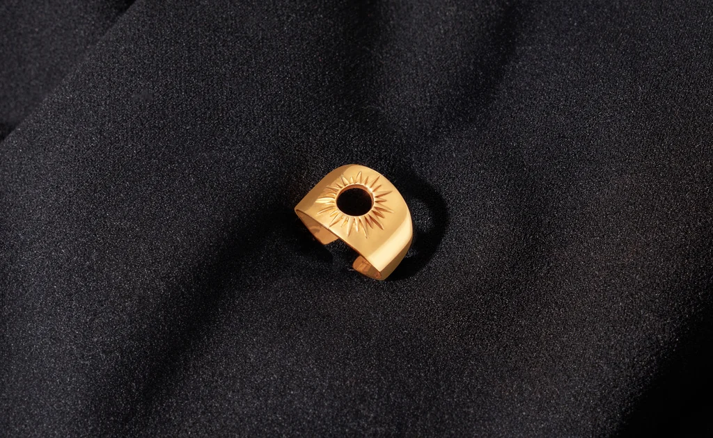 NISAA AL ARD QATIBA — frame 2